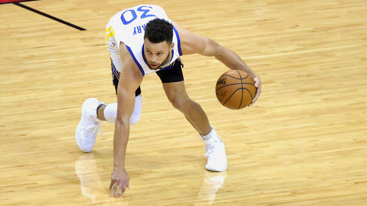 Steph Curry dribbling