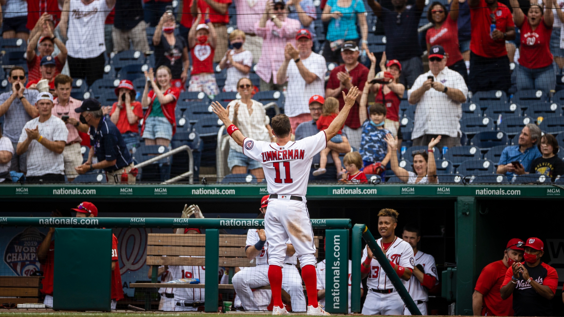 Nationals fans give Ryan Zimmerman a standing ovation
