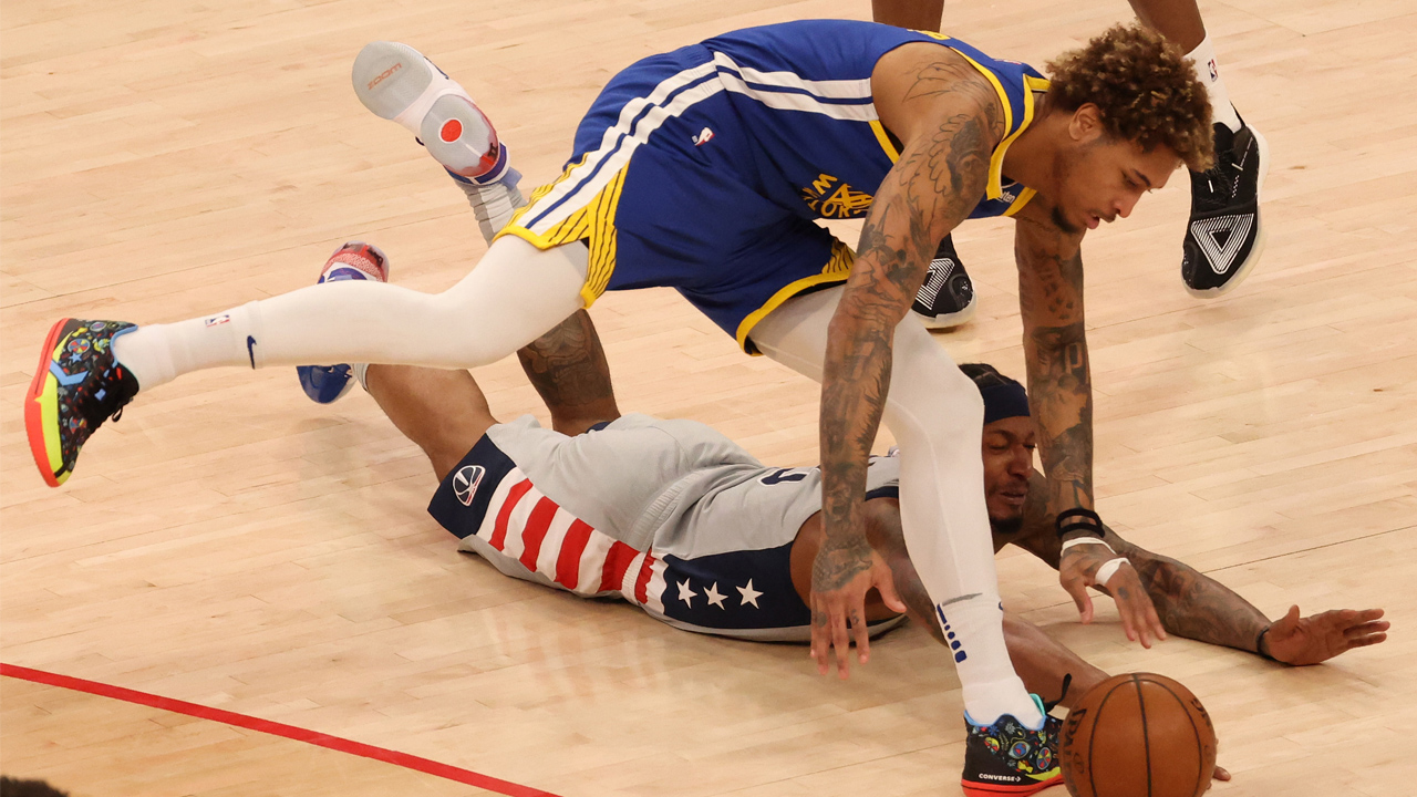 Kelly Oubre Warriors loose ball