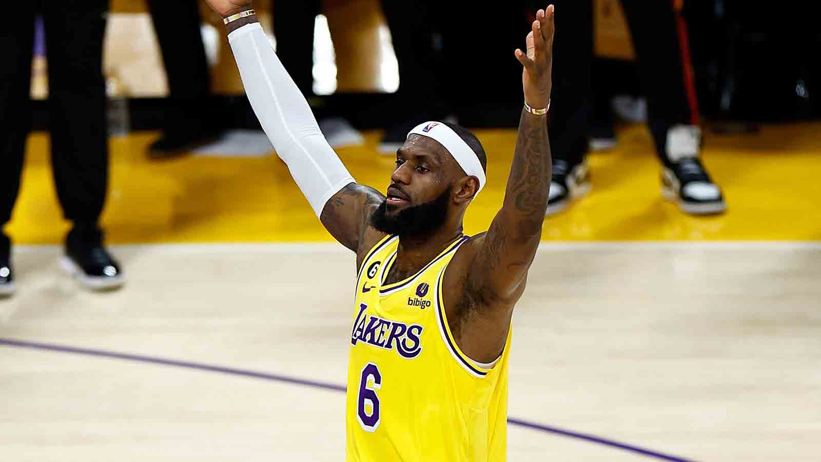 Lakers' LeBron James becomes NBA's all-time leading scorer - NBC Sports  Chicago