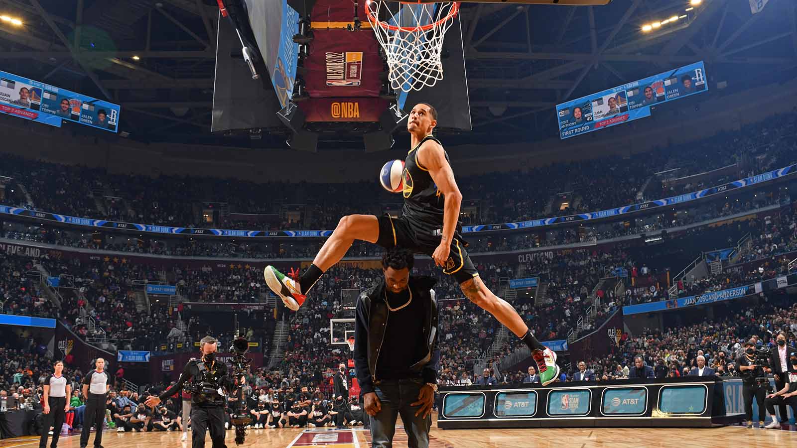 Juan Toscano-Anderson skies over Andrew Wiggins in NBA Dunk Contest – NBC Sports Bay Area