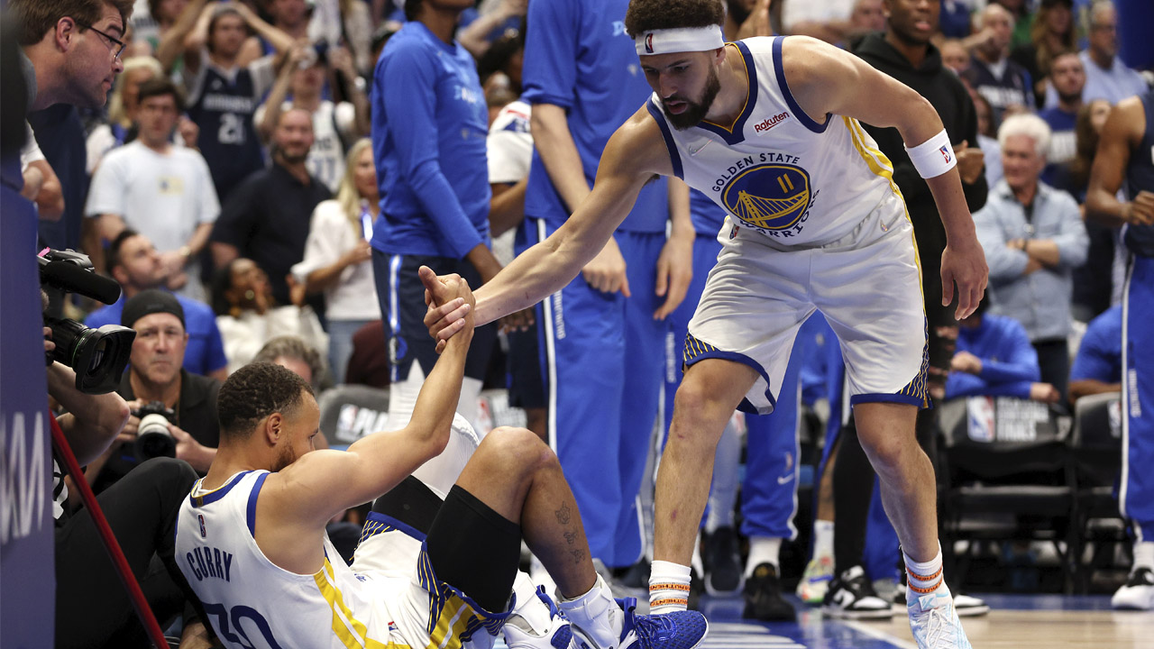 klay thompson steph curry GettyImages 1398743652