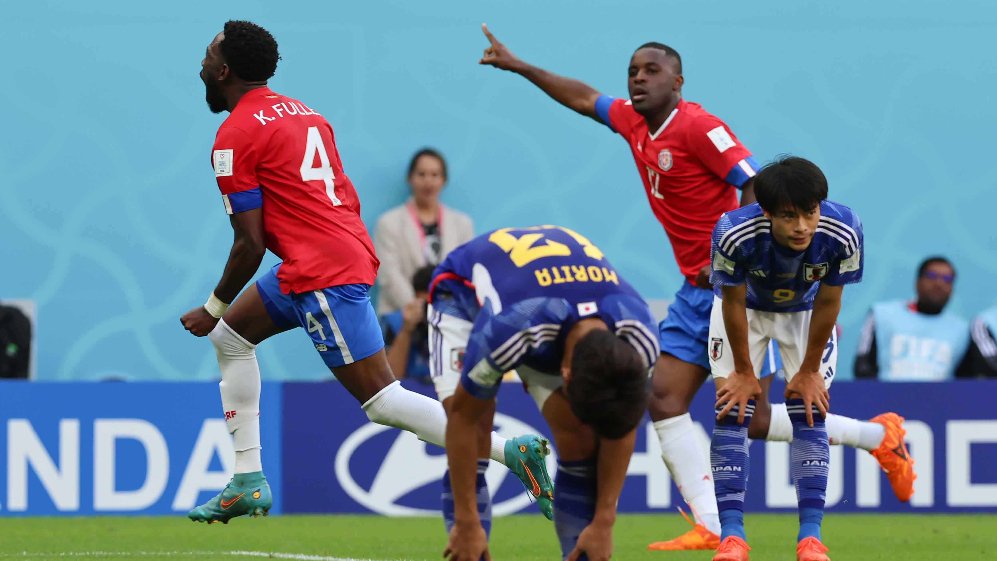 Costa Rica sorprende a Japón con un gol tardío de Keysher Fuller
